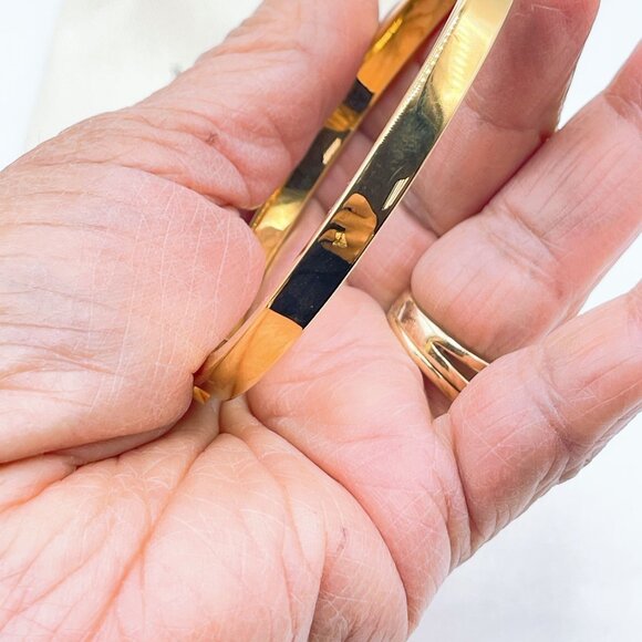 Kate Spade Gold Tone Bangle Bracelet Engraved Logo Clasp Closure - Picture 2 of 6